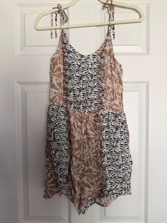 BCBGMaxAzria Dresses & Skirts - BCBGMaxAzria Beige and Black Patterned Tie-Shoulder Romper